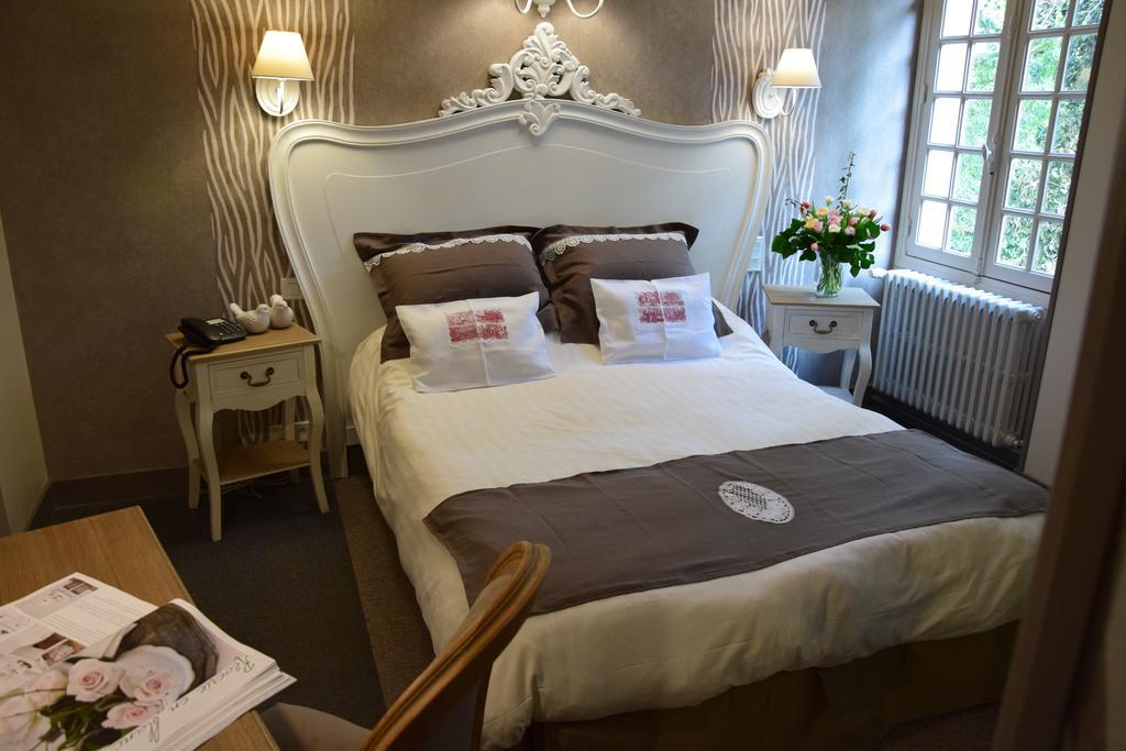 Le Petit Relais Hotell Calès Rum bild