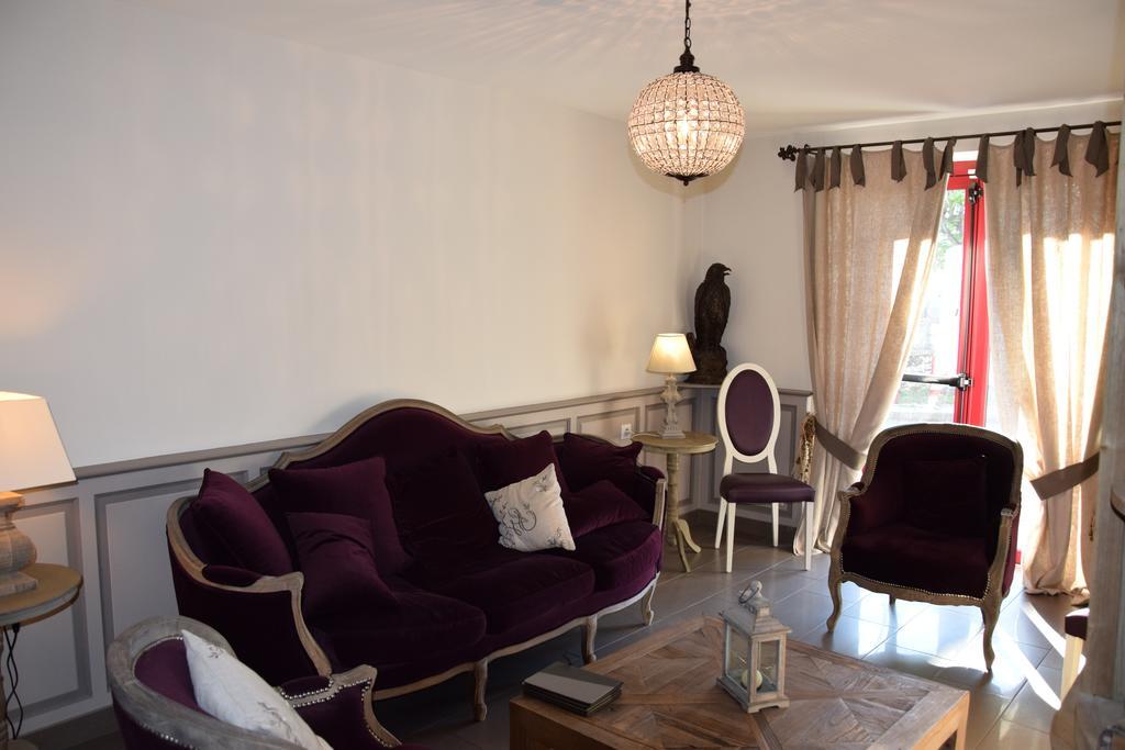 Le Petit Relais Hotell Calès Exteriör bild