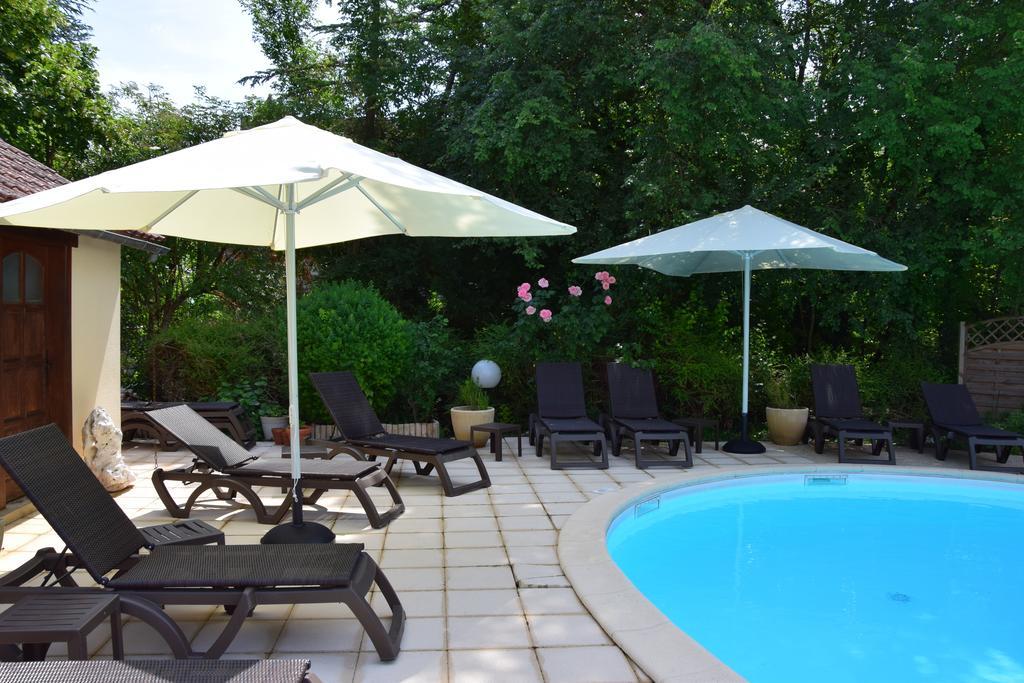 Le Petit Relais Hotell Calès Exteriör bild