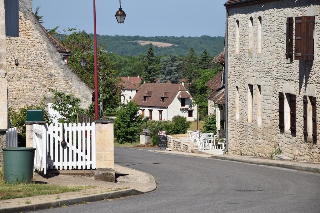 Le Petit Relais Hotell Calès Exteriör bild