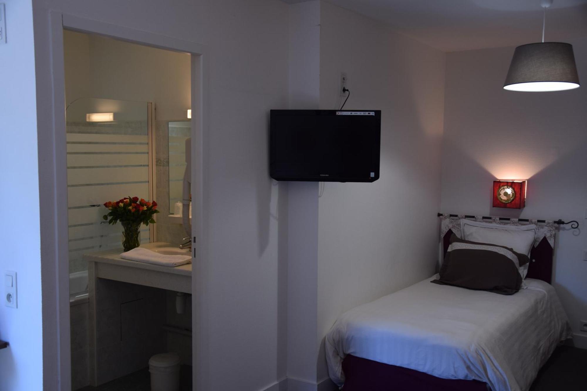 Le Petit Relais Hotell Calès Rum bild